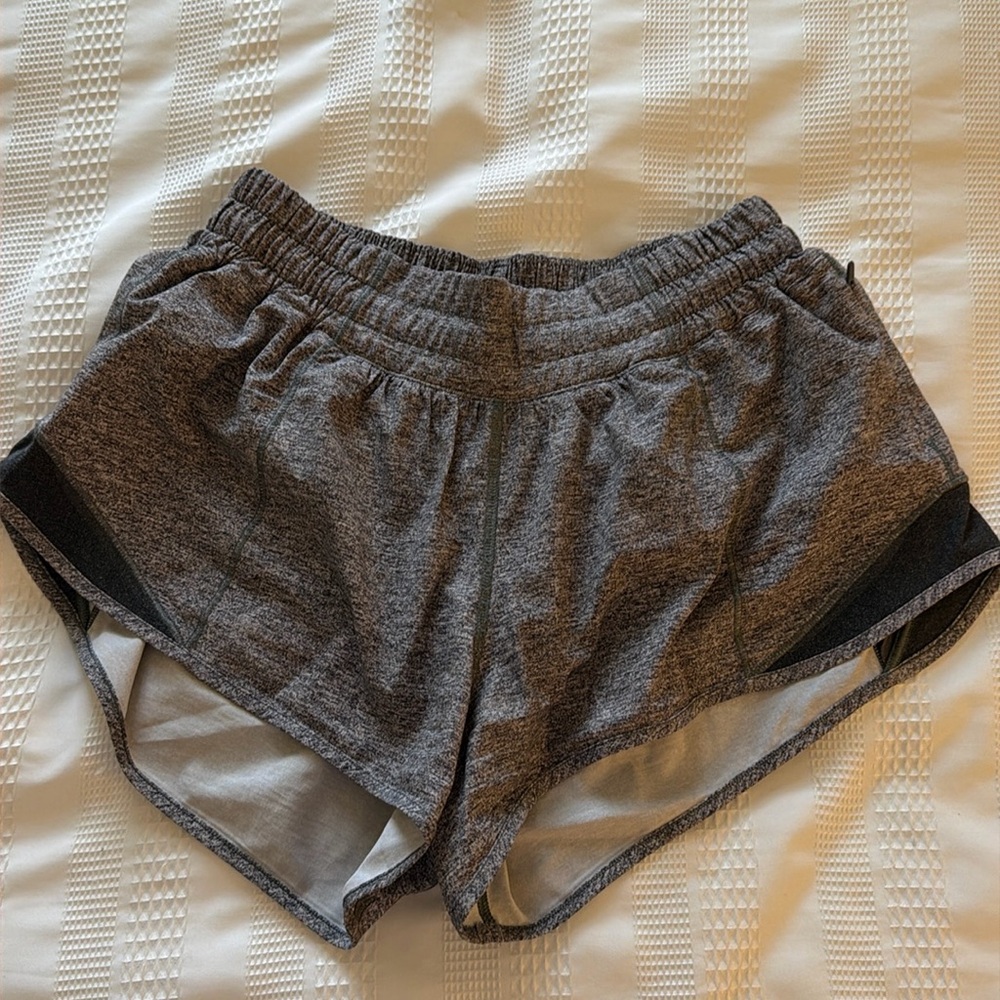 Lulu lemon hotty hot 2.5” short